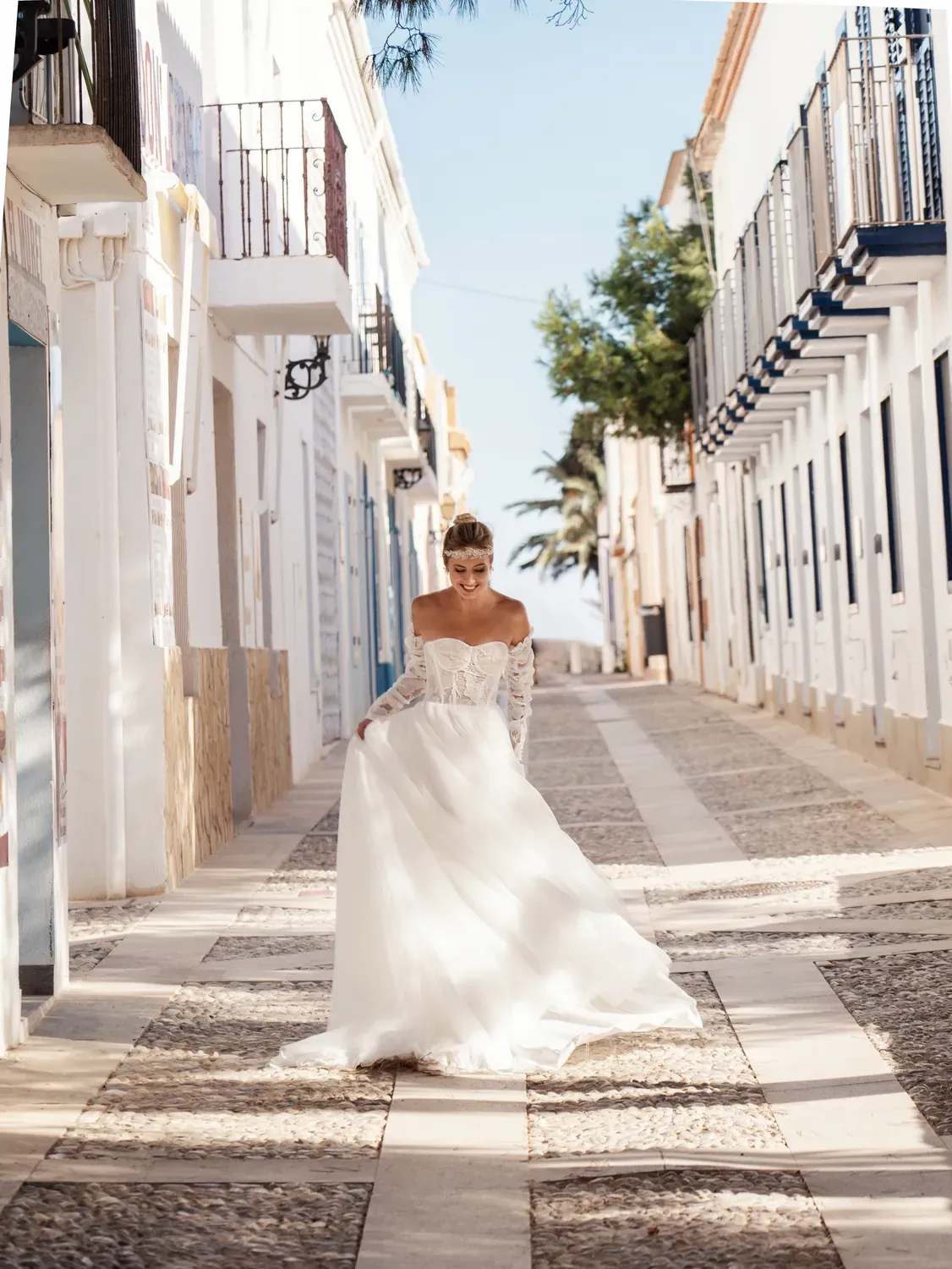 Vestido Azahar de JJ Bridal, corsé de encaje y falda de tul