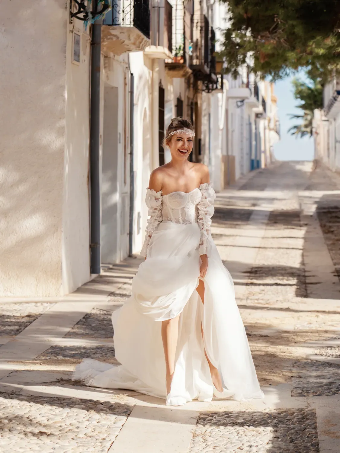 Vestido Azahar con las mangas de encaje puestas
